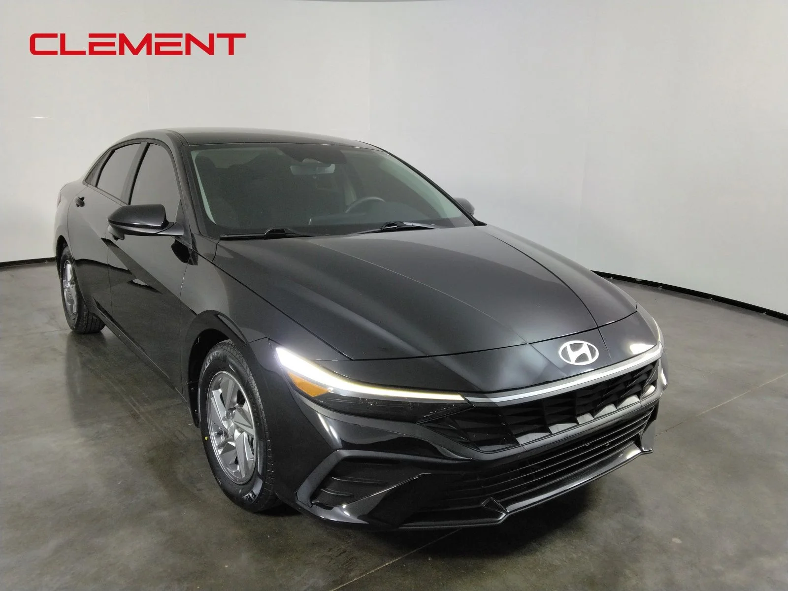Used 2025 Black Hyundai SE image 2