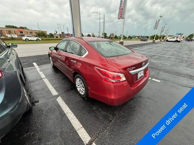 Used 2013 Red Nissan 2.5 S image 4