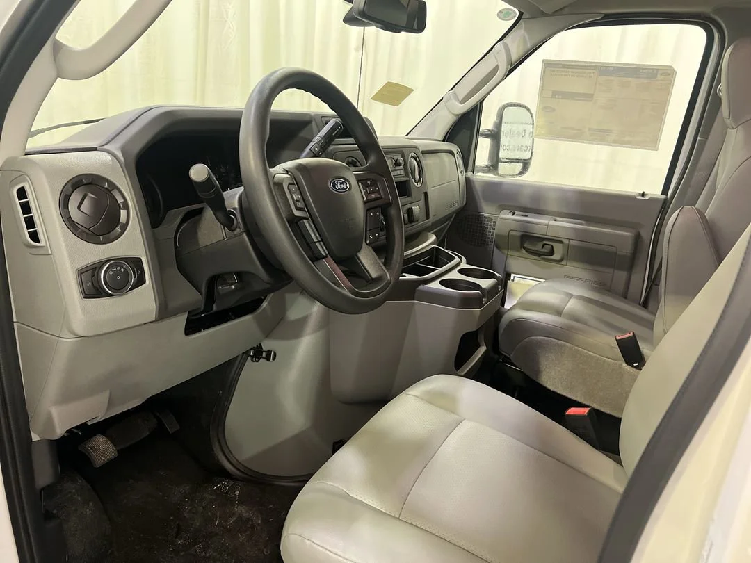 New 2026 Oxford White Ford E-350 SRW image 13