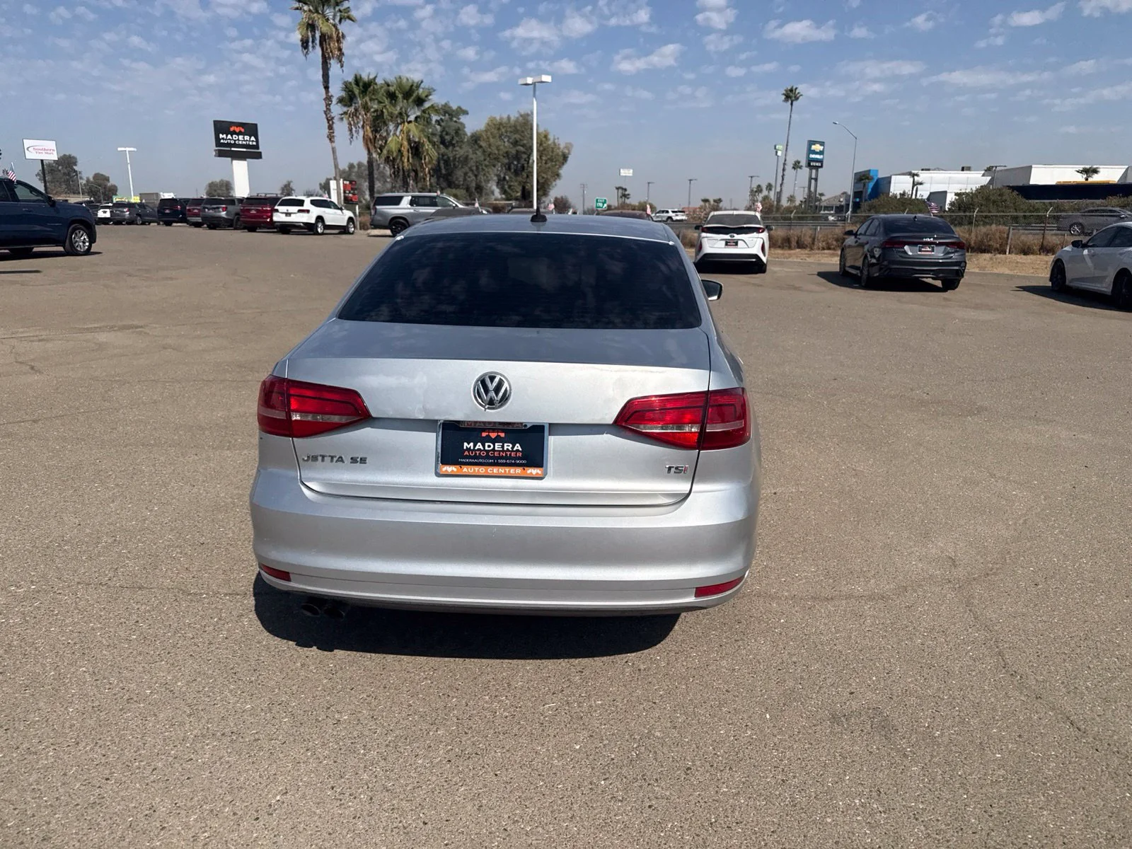 Used 2015  Volkswagen 1.8T SE image 4