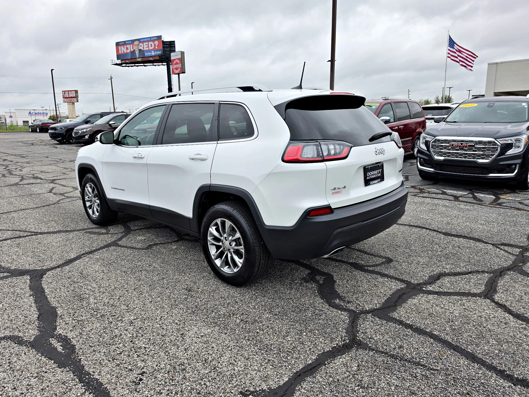 Used 2019 Bright White Clearcoat Jeep Latitude Plus image 8