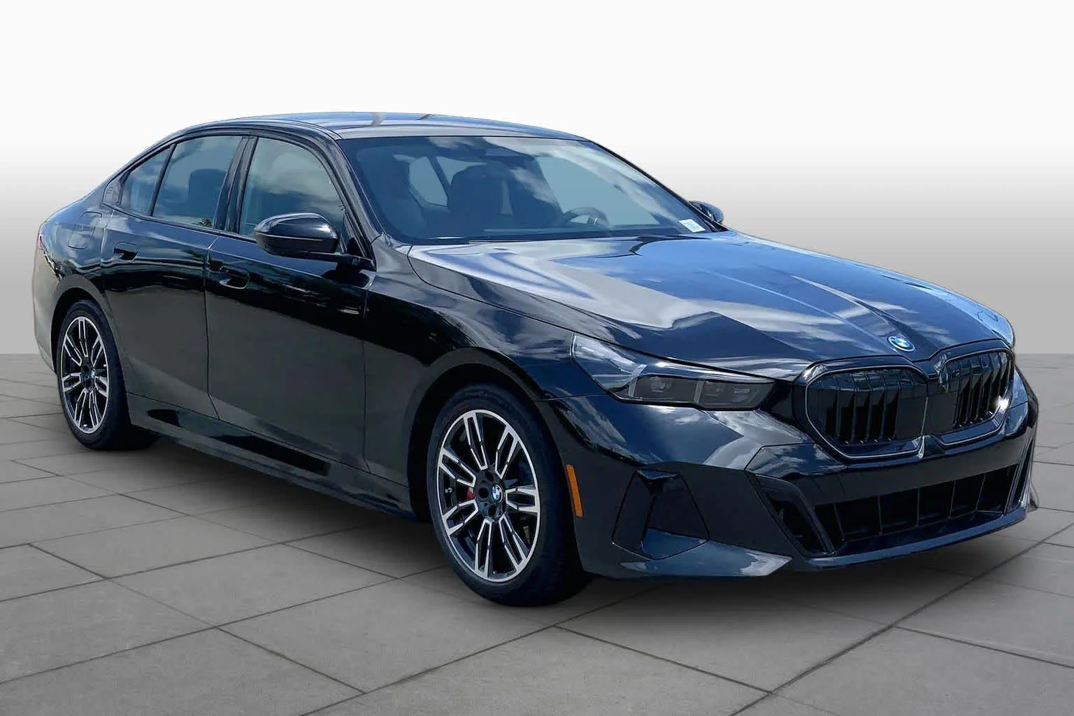 New 2026 Black Sapphire Metallic BMW 550e xDrive image 2
