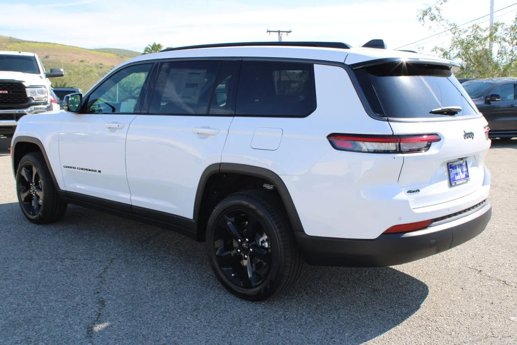 New 2026 Bright White Clear-Coat Exterior Paint Jeep Limited image 6
