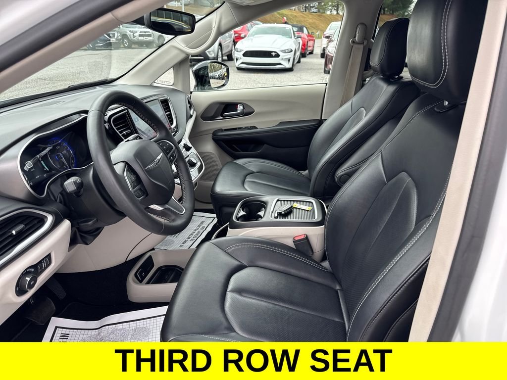 Used 2024 Bright White Clearcoat Chrysler Touring L image 10