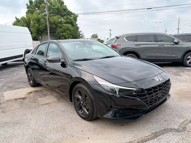 Used 2023 Black Hyundai SEL image 11