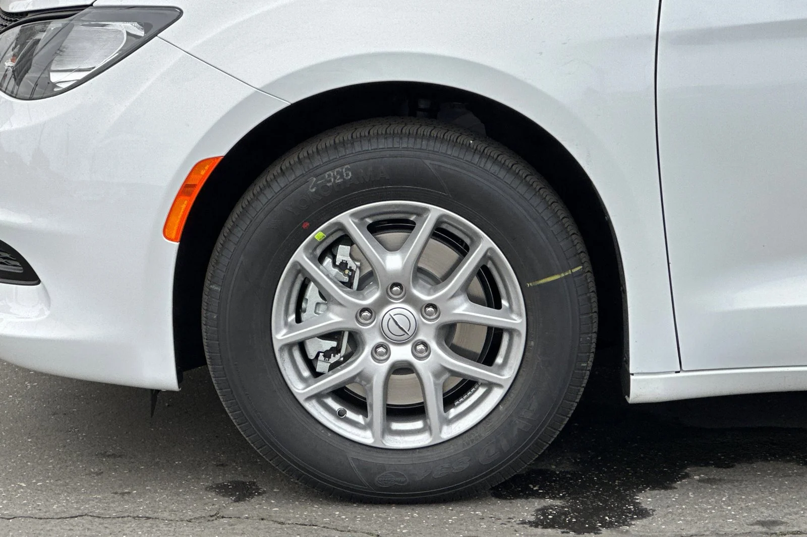 New 2026 Bright White Clear-Coat Exterior Paint Chrysler LX image 26