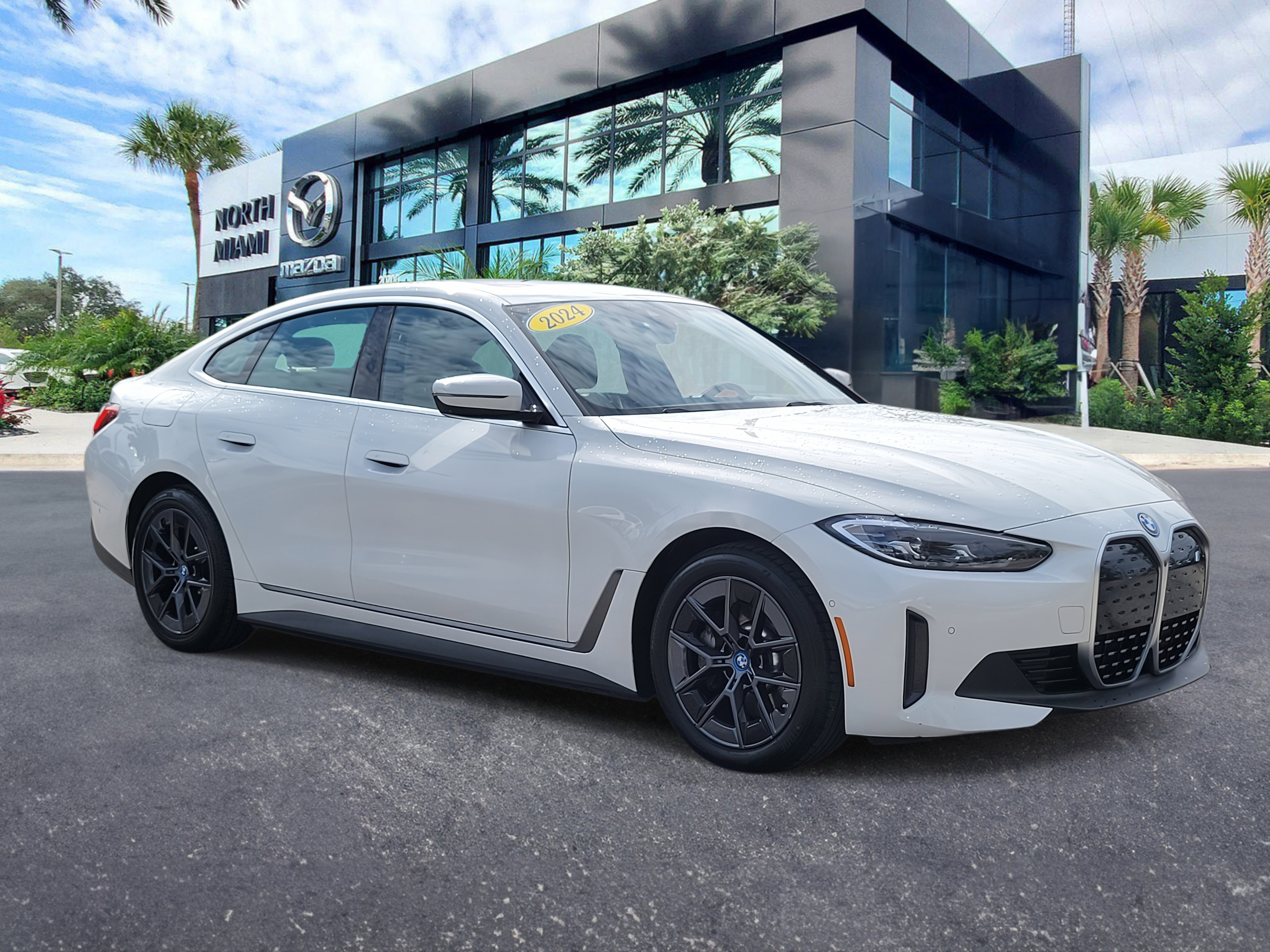 Used 2024 White BMW eDrive40 image 3