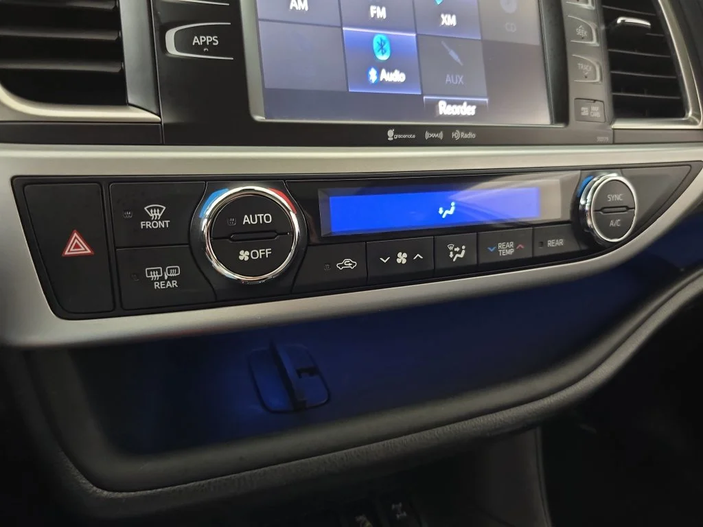Used 2017 Silver Toyota SE image 24