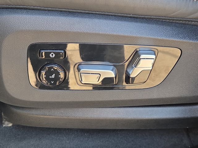 Used 2026 Black BMW xDrive40i image 19