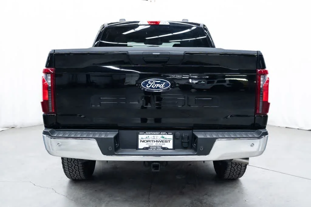 Used 2025 Agate Black Metallic Ford XLT image 5