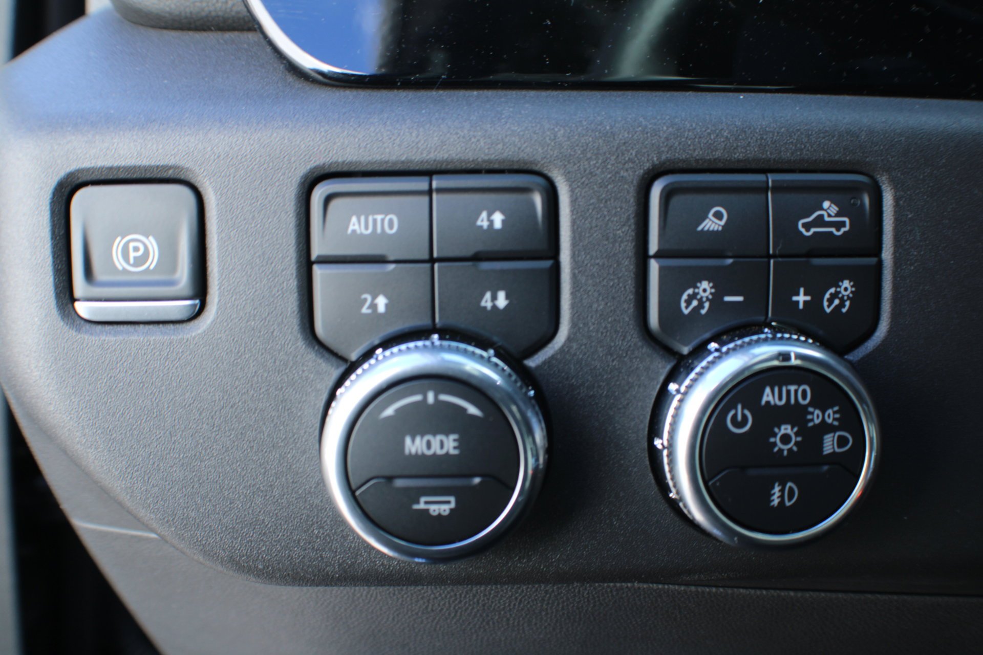 2024 GMC Sierra 1500 SLT - Photo 7