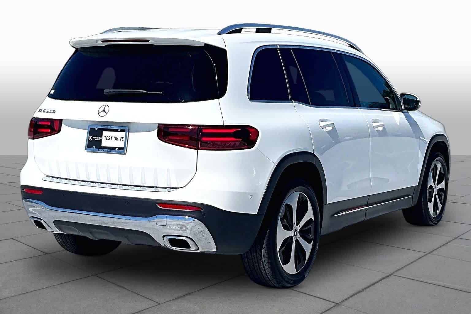 Used 2026 Polar White Mercedes-Benz GLB 250 image 12