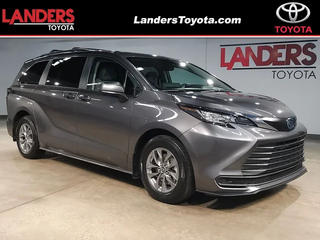 2023 Toyota Sienna LE