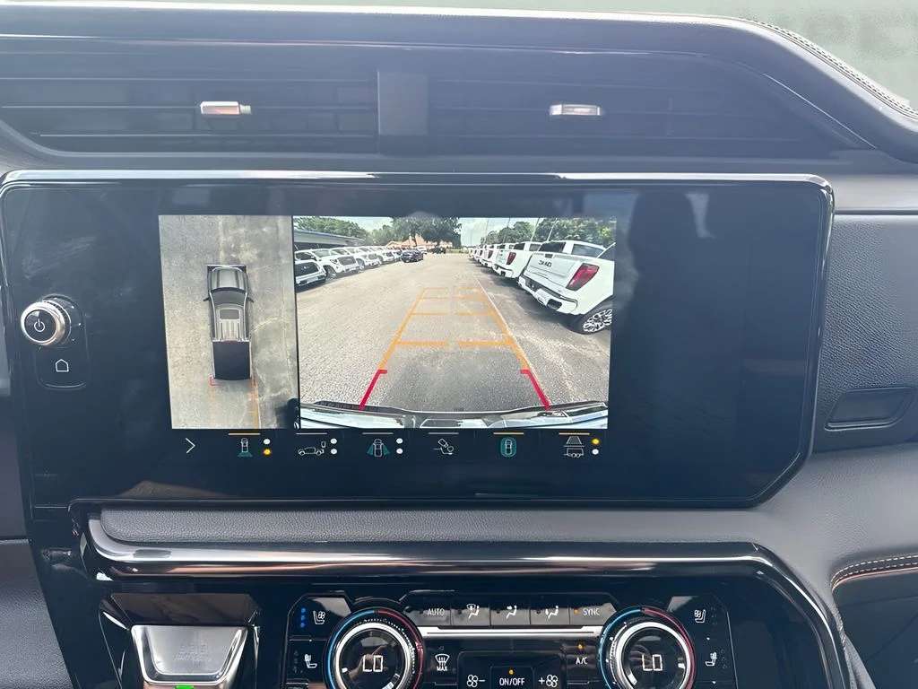 Used 2022 White GMC AT4 image 23
