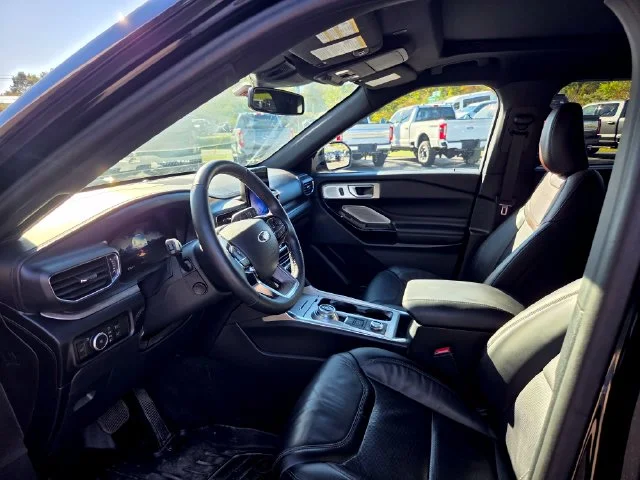 Certified Used 2024 Agate Black Metallic Ford Platinum image 5