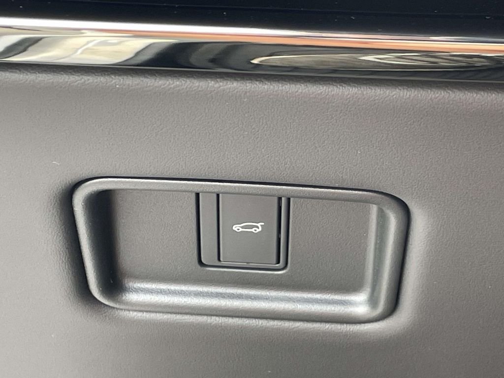 New 2026 Fuji White Land Rover Dynamic SE image 36