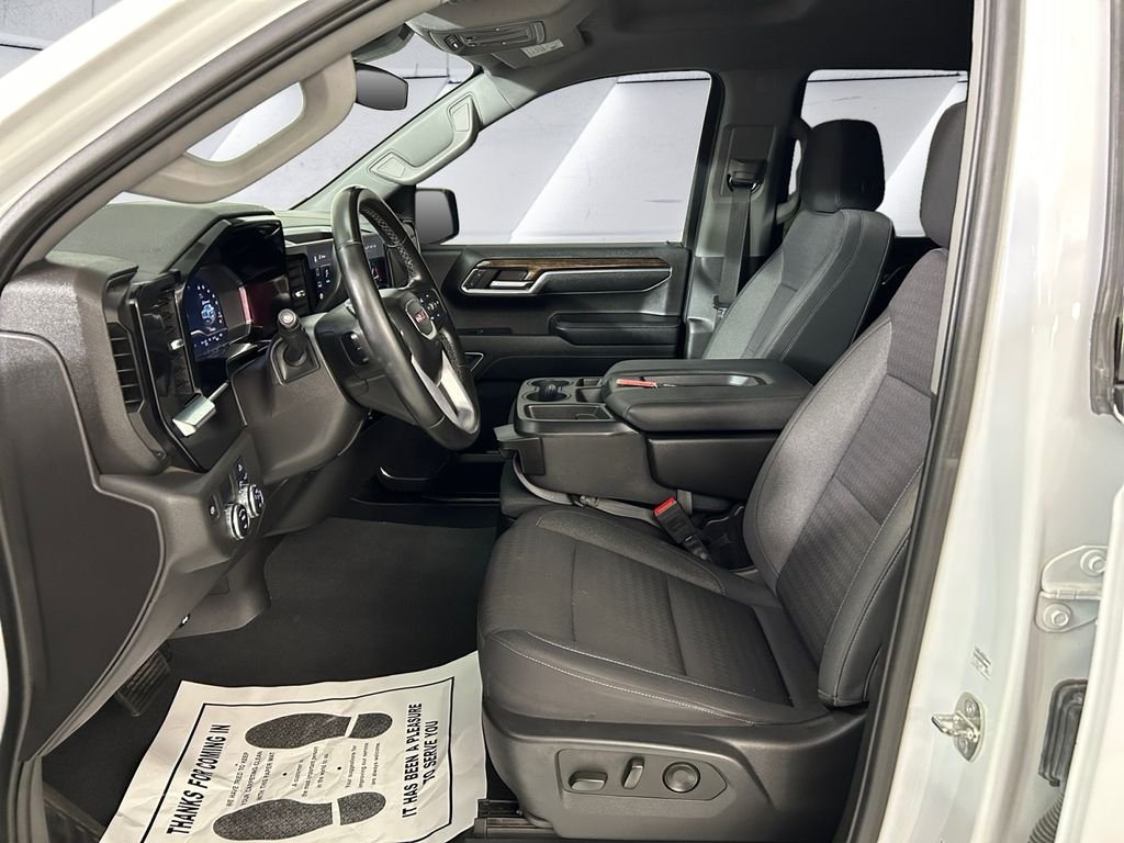 Used 2023 White GMC Elevation image 7