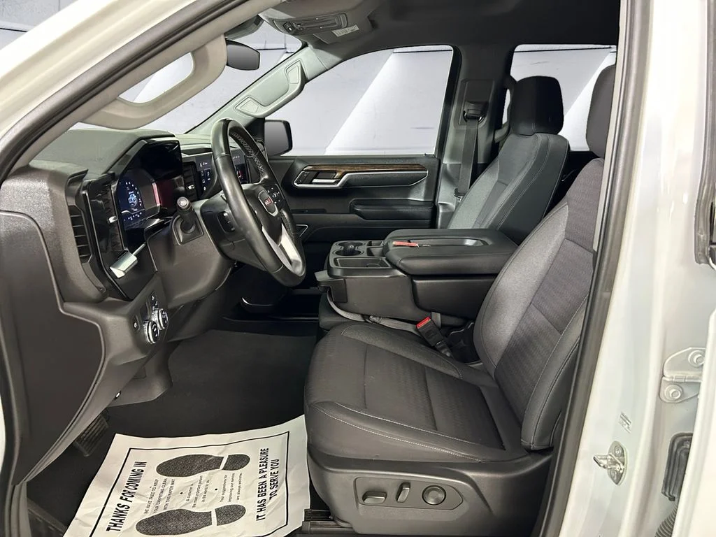 Used 2023 White GMC Elevation image 7