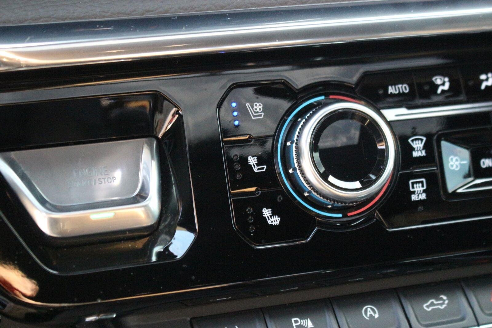 Used 2025 Onyx Black GMC Denali image 25