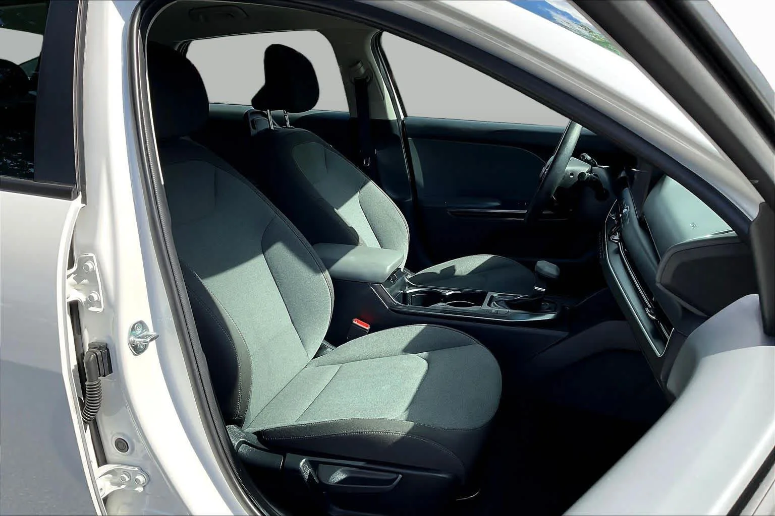 2025 Kia K4 LXS - Photo 9