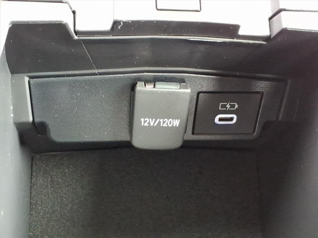 2026 Toyota Corolla LE - Photo 12