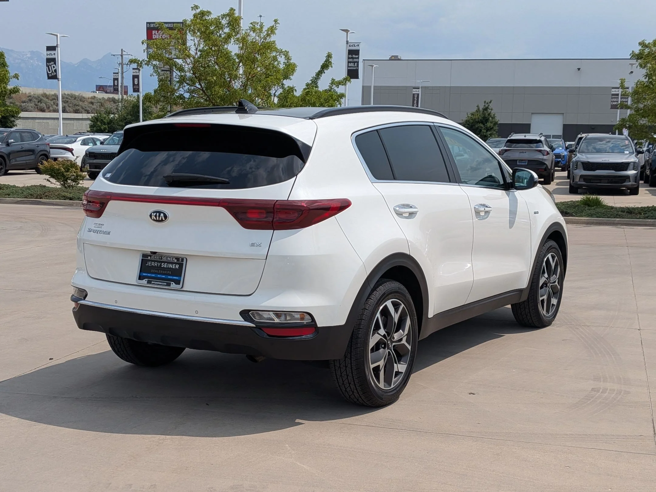 Used 2021 Snow White Pearl Kia EX image 5