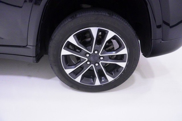 Used 2023 Diamond Black Crystal Pearlcoat Jeep Overland image 11