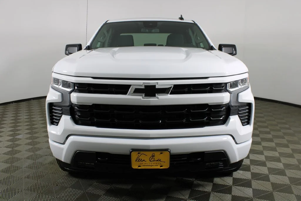 New 2026 Summit White Chevrolet RST image 2