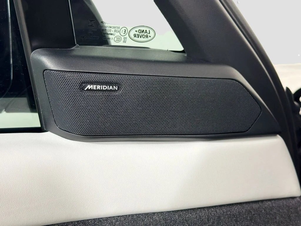 Used 2023 Gray Land Rover SE Dynamic image 19