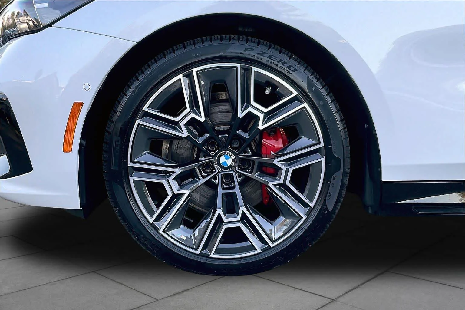 New 2026 Mineral White Metallic BMW 530i xDrive image 11