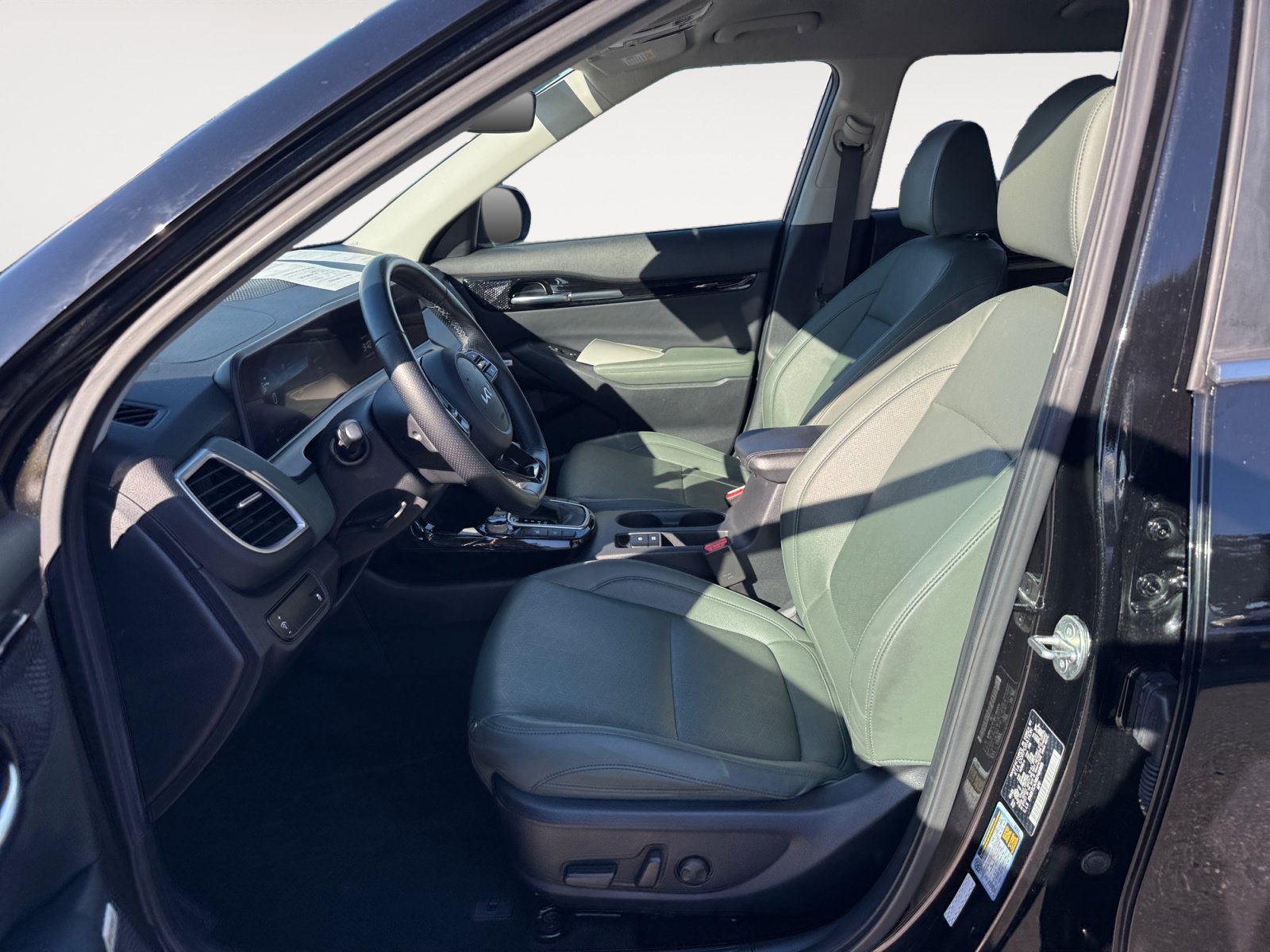 Used 2024 Black Kia SX image 10