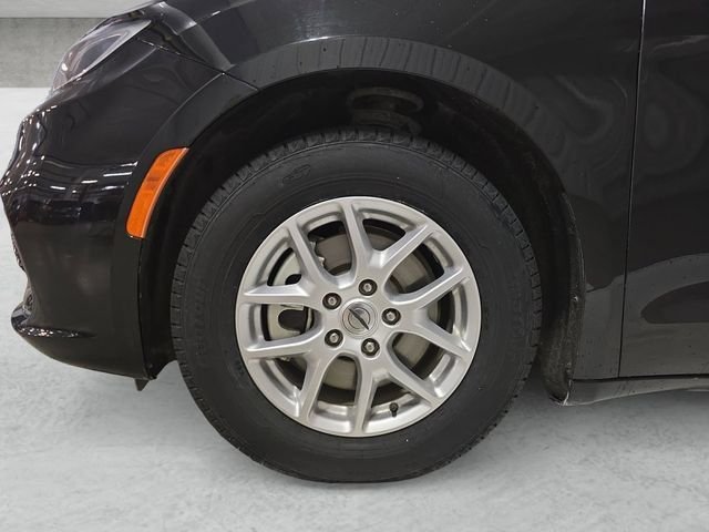 Used 2022 Black Chrysler Touring L image 23