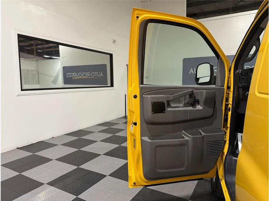 Certified Used 2018 Special Paint GMC Extended Van 3D image 13
