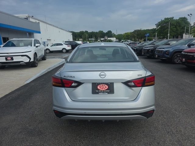 Used 2024 Brilliant Silver Metallic Nissan 2.5 SV image 3