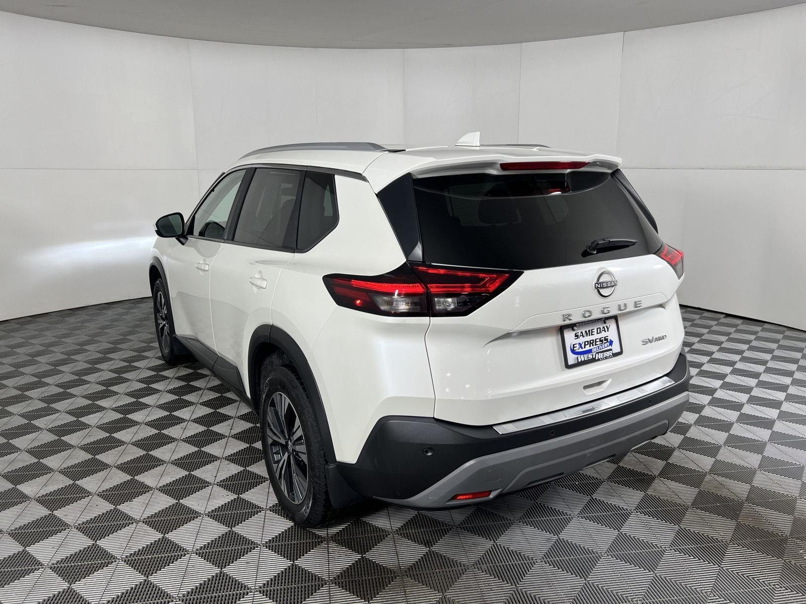 Used 2023 Pearl White Tricoat Nissan SV image 19