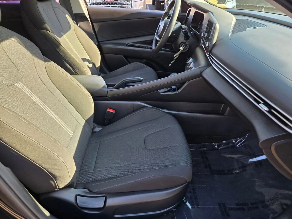 Used 2024 Abyss Black Hyundai SE image 15