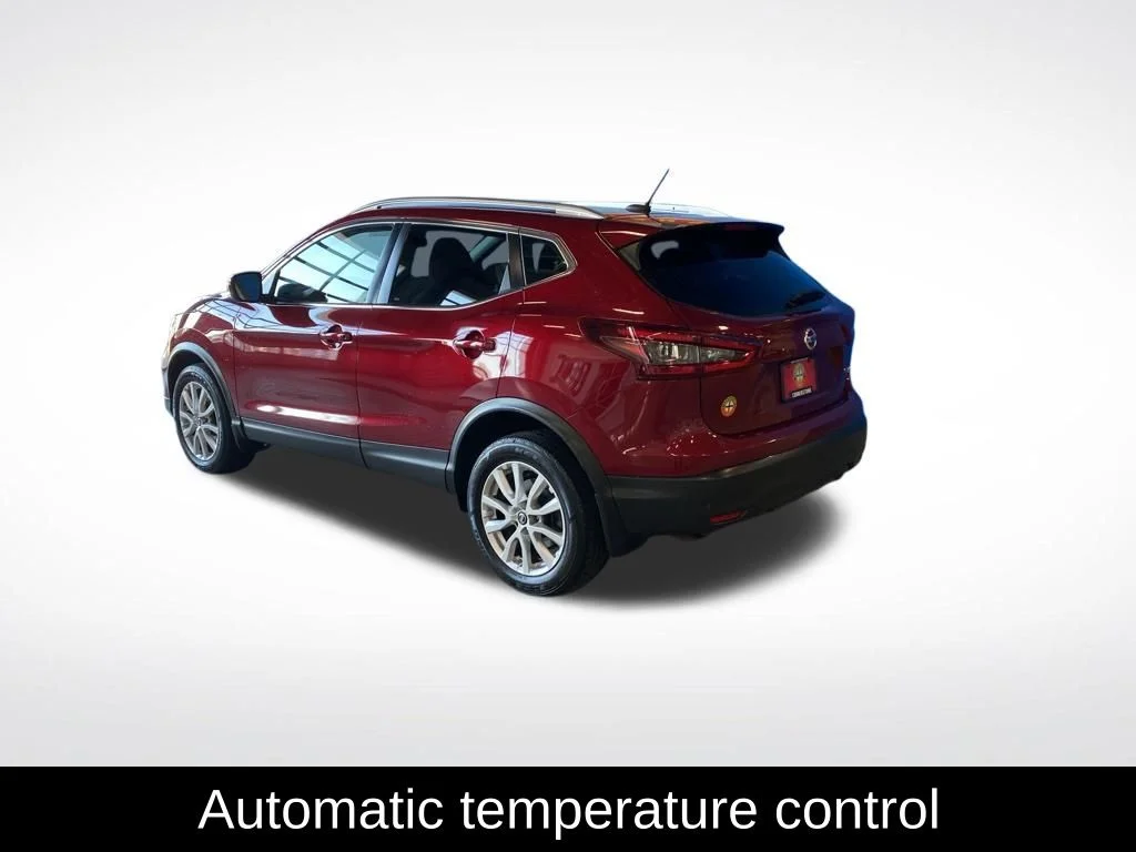 Used 2022 Red Nissan SV image 5