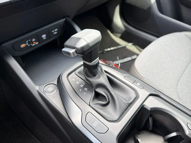New 2026 Snow White Pearl Kia LXS image 15