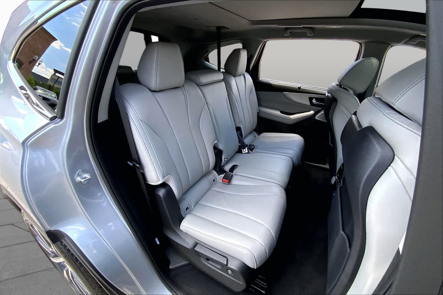 Used 2026 Solar Silver Metallic Acura w/Technology Package image 21