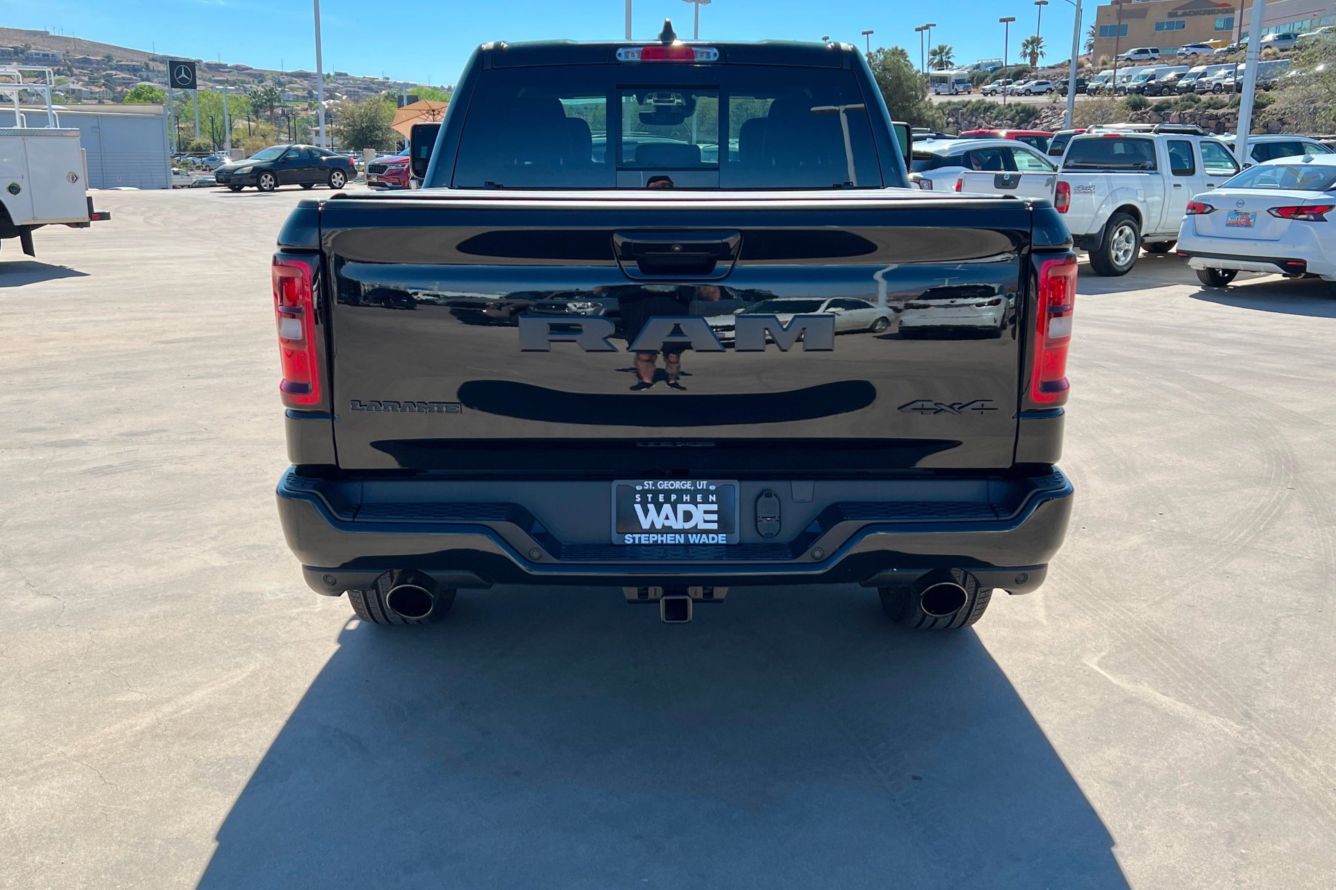 New 2026 Diamond Black Crystal Pearl-Coat Exterior Paint RAM Laramie image 5