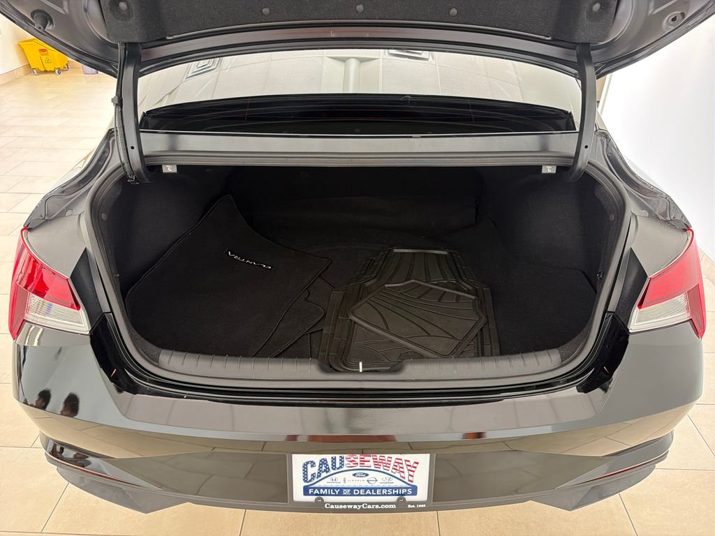 Used 2022 Black Hyundai SEL image 31
