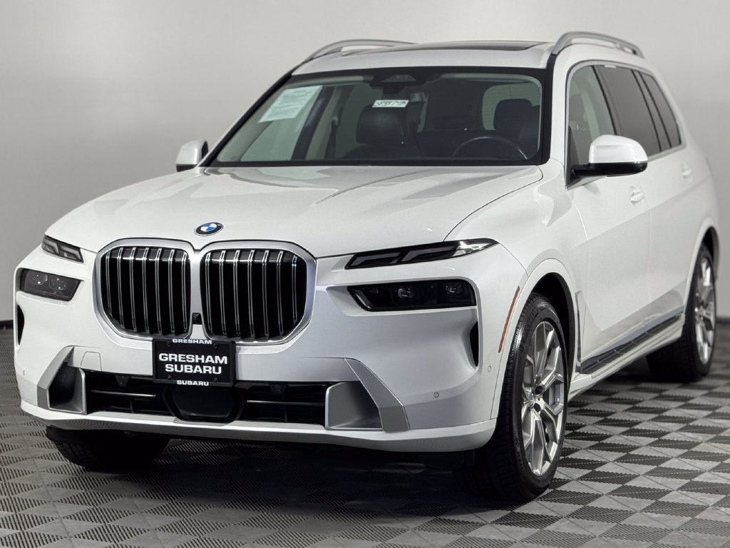 Used 2023 White Metallic BMW xDrive40i image 3