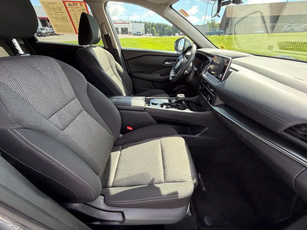 Used 2024 Gray Nissan SV image 37