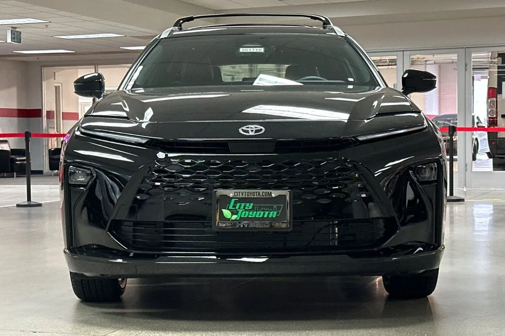 2026 Toyota Crown Signia XLE - Photo 9