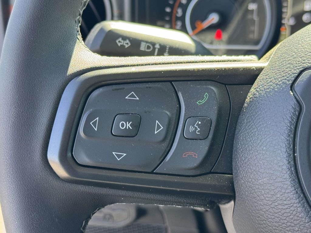Used 2025 White Jeep Mojave image 23