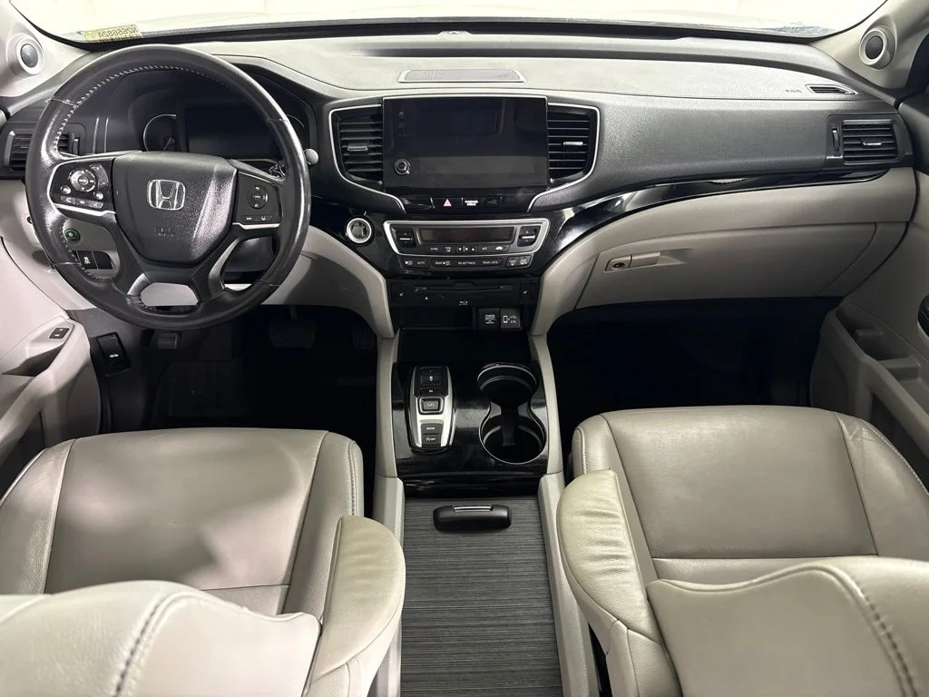 Used 2019 Blue Honda Touring image 15