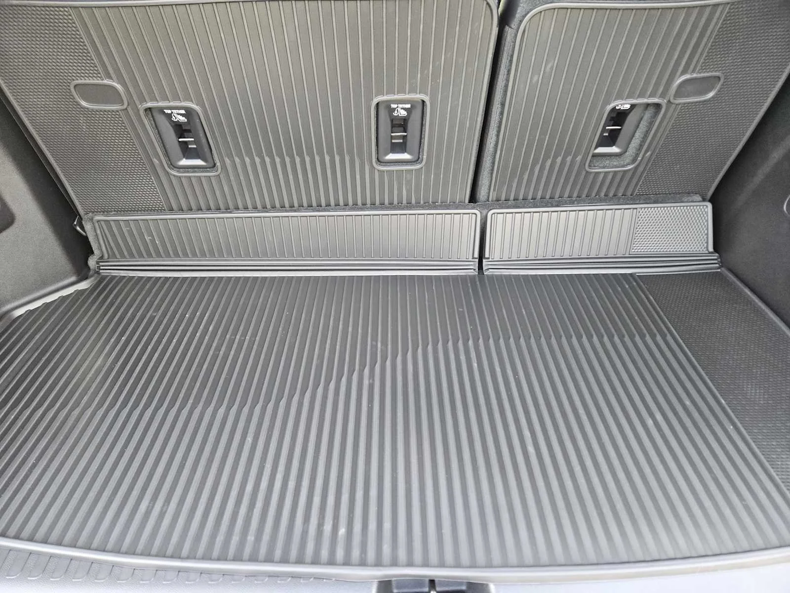 2026 GMC Acadia AT4 - Photo 21