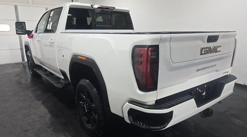 Used 2024 White GMC AT4 image 6