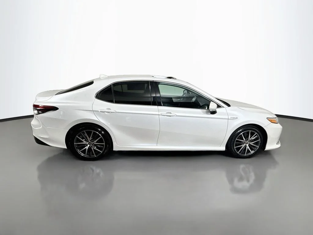 Used 2021 Wind Chill Pearl Toyota Hybrid XLE image 8