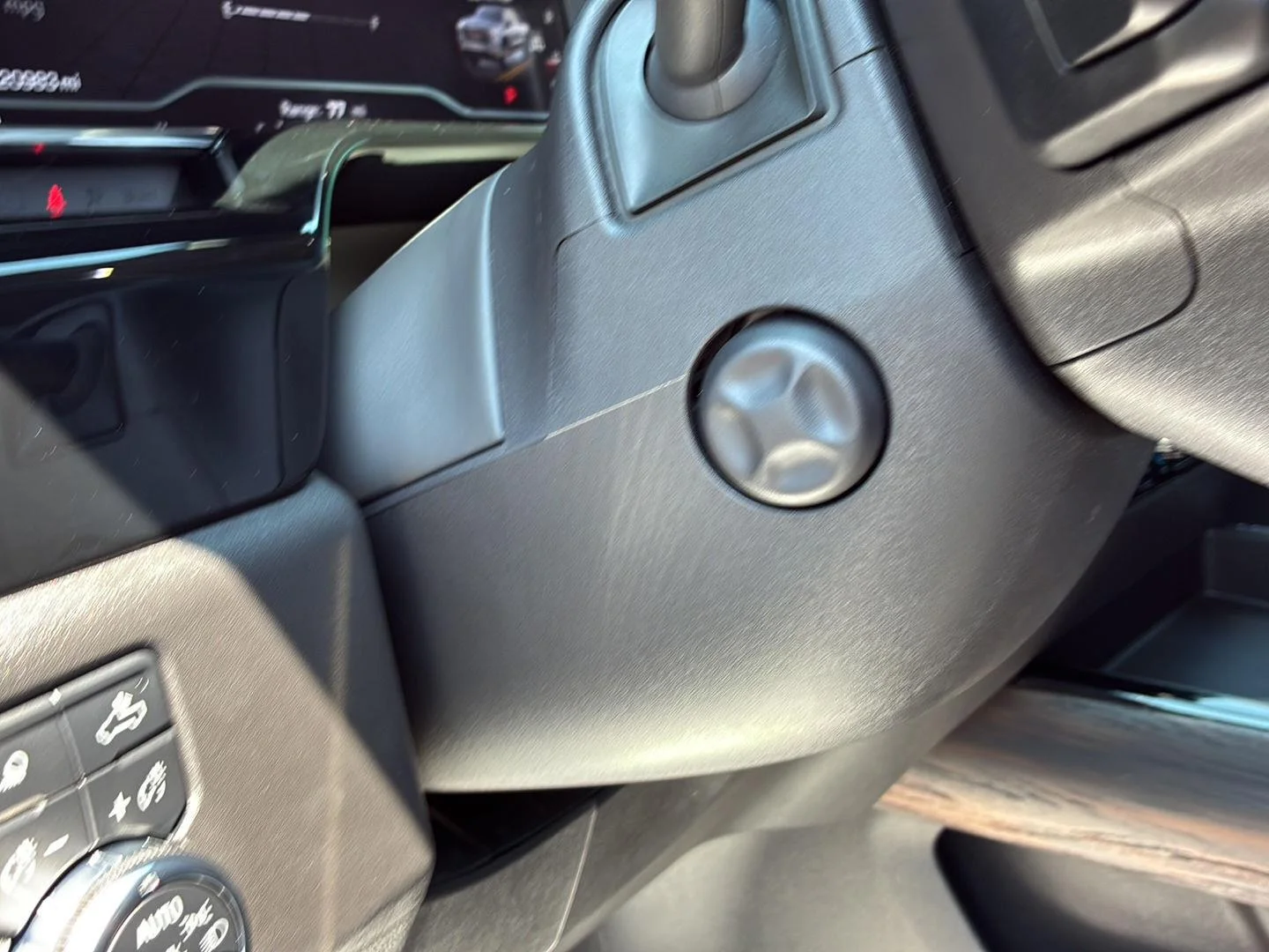 Used 2025 Onyx Black GMC SLT image 29